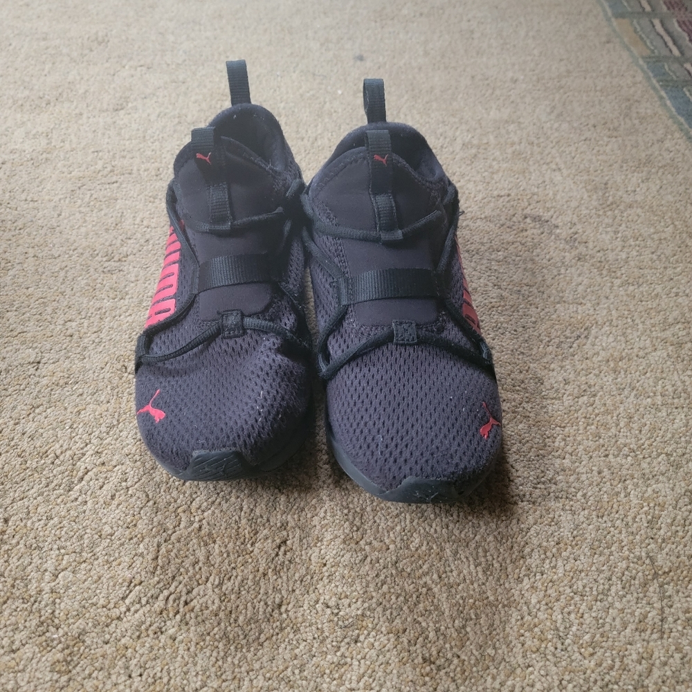 Boys Size 5 Puma Tennis Shoes